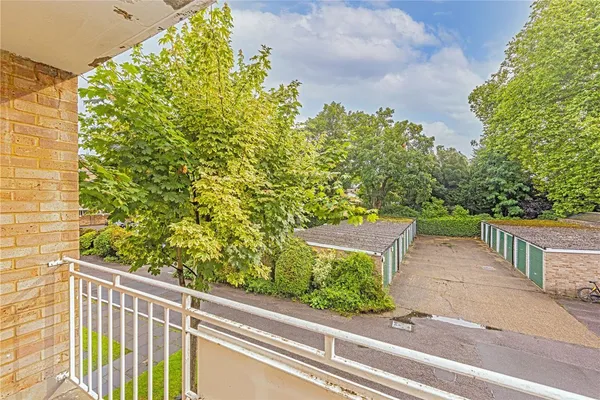 Elton Close, Kingston Upon Thames, KT1 photo 3
