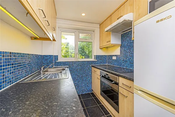 Elton Close, Kingston Upon Thames, KT1 photo 5