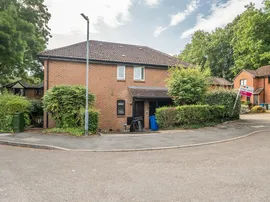 Stonefield Park, Maidenhead photo