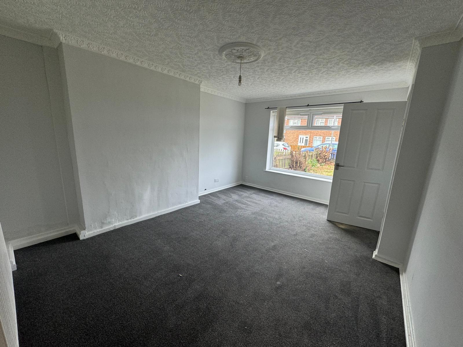 37 Dodswell Grove Image 2
