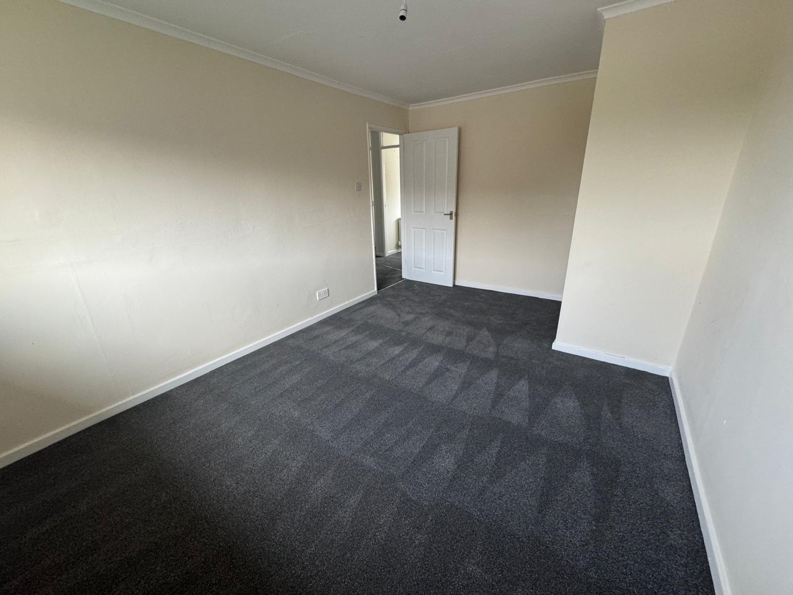 37 Dodswell Grove Image 4