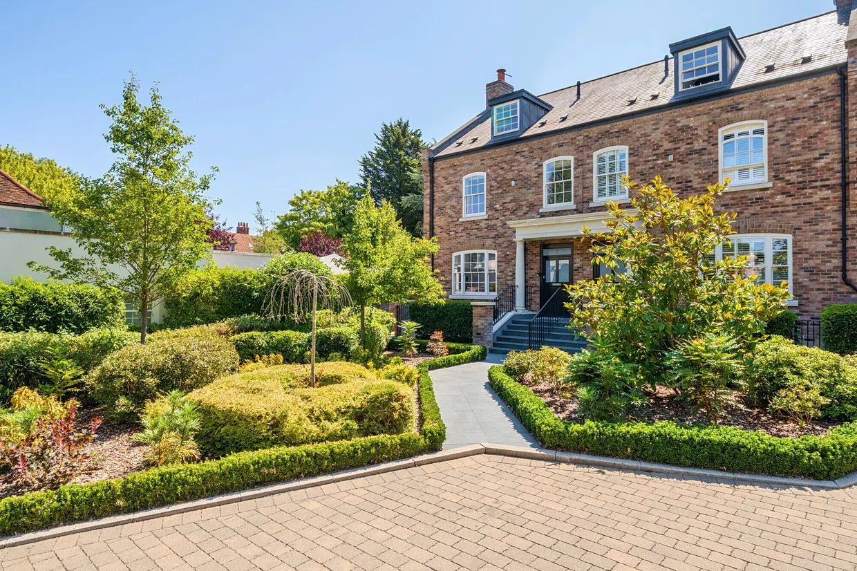 White Horse Close, Hertingfordbury, SG14 photo 1