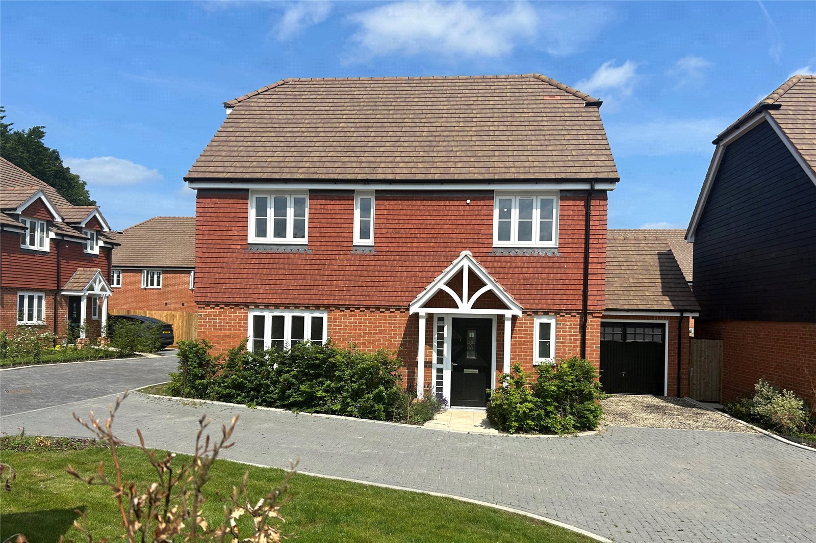 Fuggle Hop Close, Tongham, Surrey, GU10 Image 1