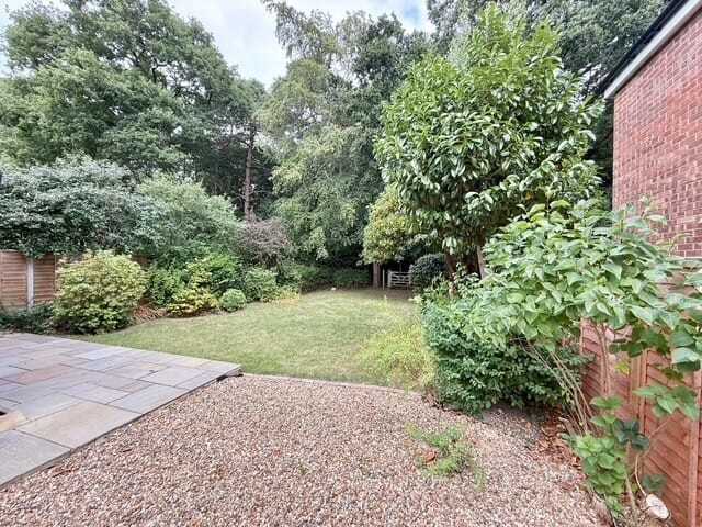 Beechwood Close, Ascot, SL5 Image 10