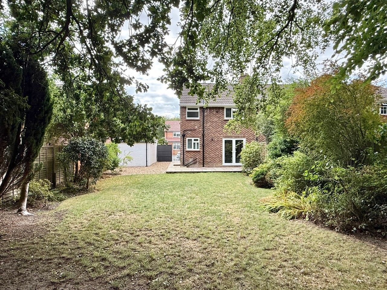 Beechwood Close, Ascot, SL5 Image 11