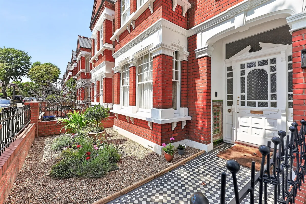 Wavendon Avenue, London