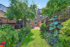 Wavendon Avenue, London