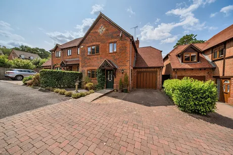 Evergreen, Thatcham, RG19