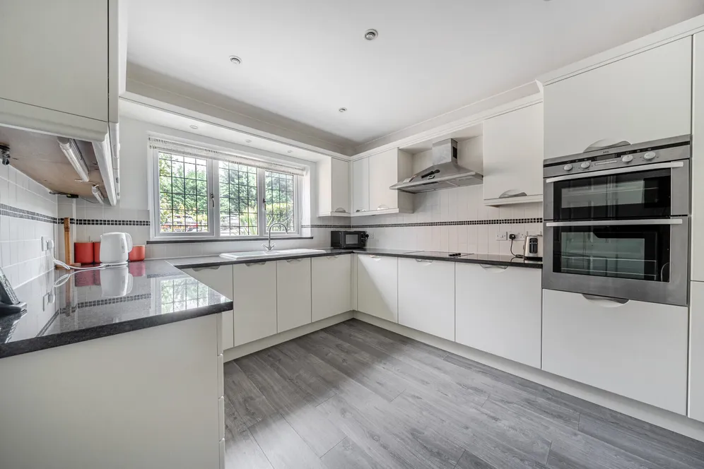 Evergreen, Thatcham, RG19 photo 2