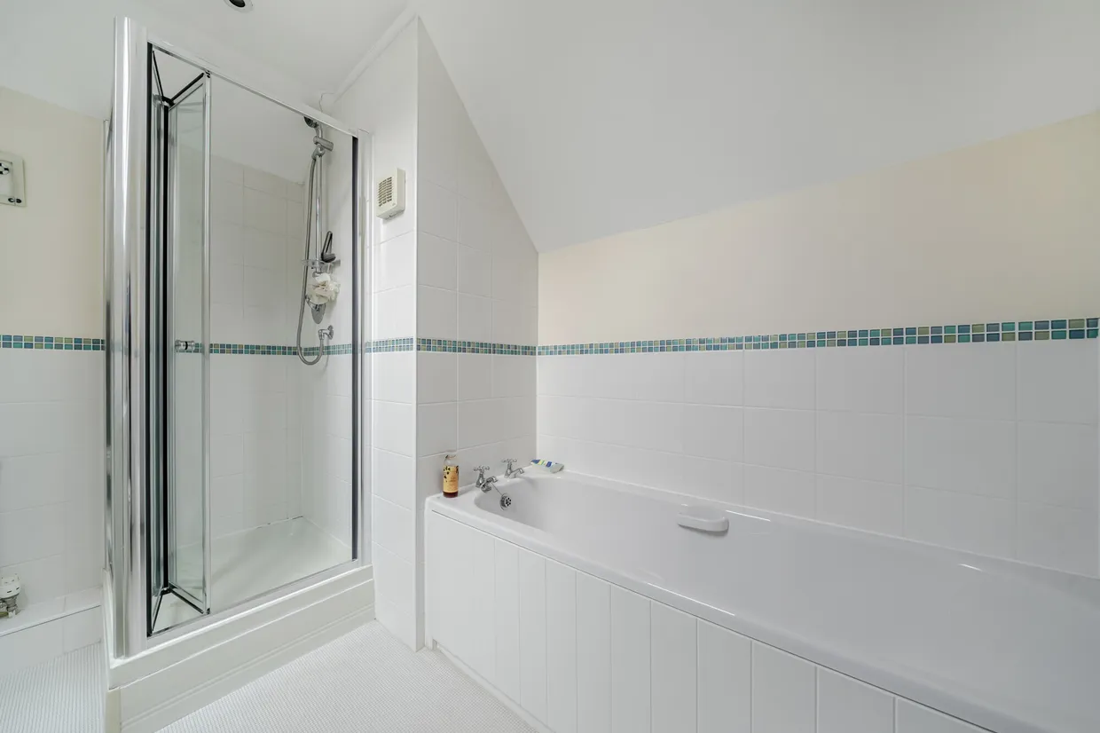 Evergreen, Thatcham, RG19 photo 12