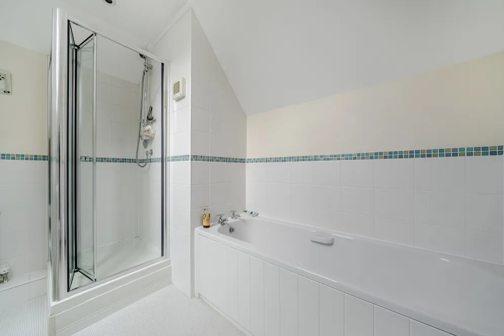 Evergreen, Thatcham, RG19 photo 12