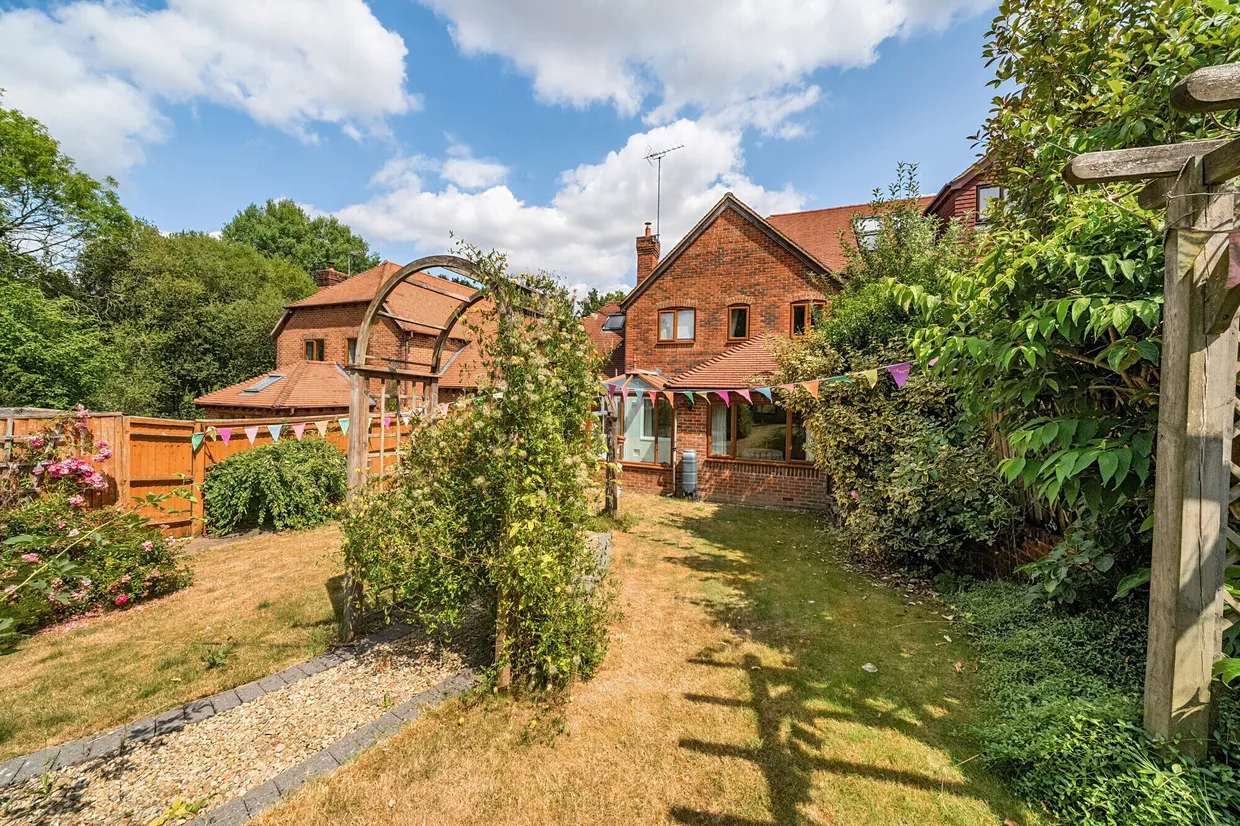 Evergreen, Thatcham, RG19 photo 15