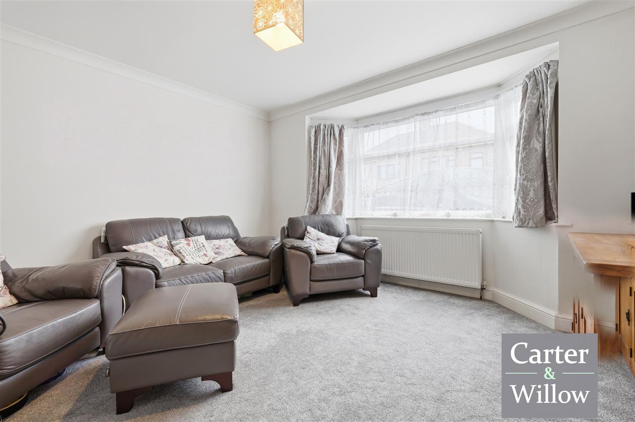 Sandown Avenue, Dagenham, Essex Image 10