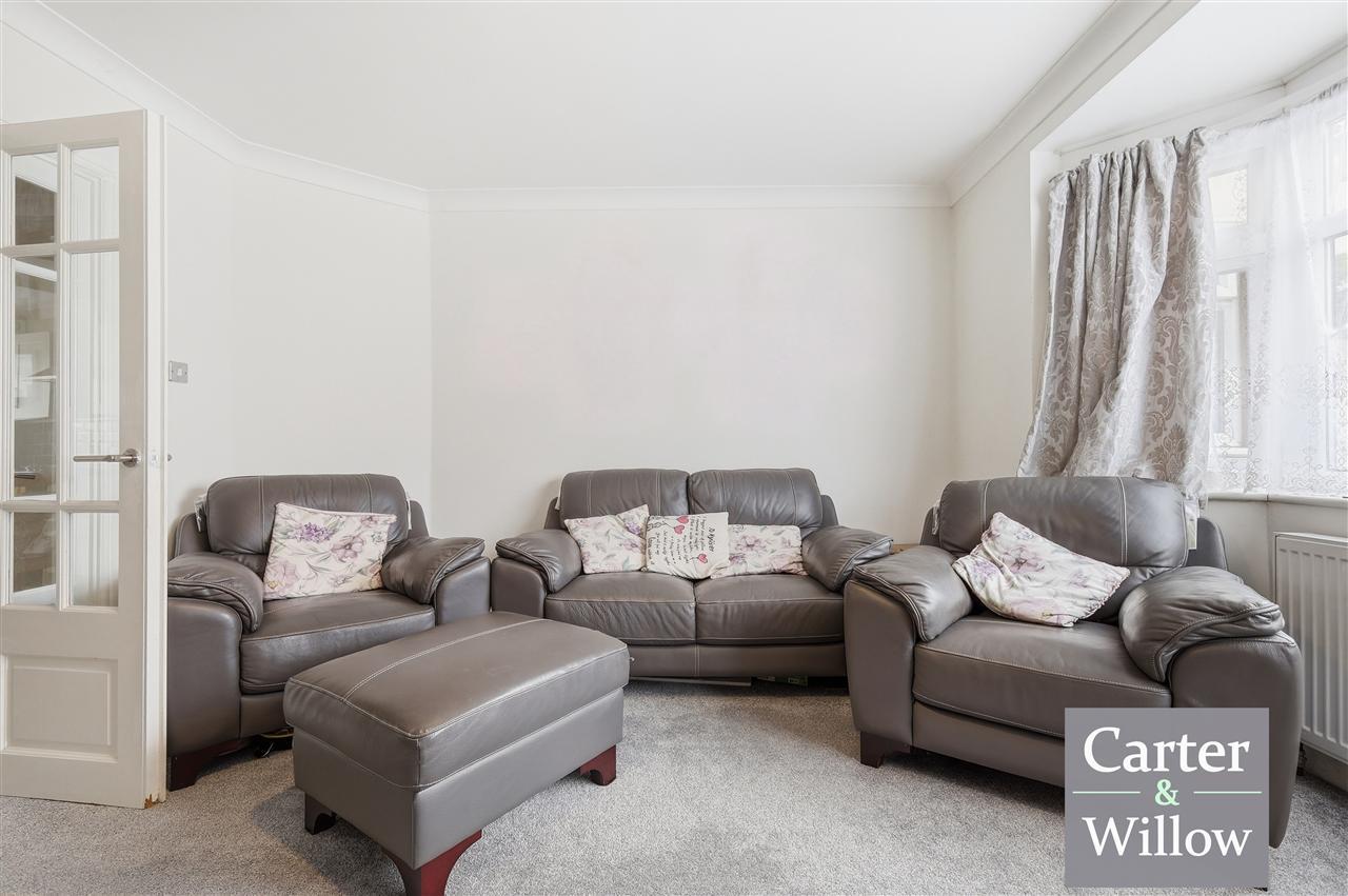 Sandown Avenue, Dagenham, Essex Image 11