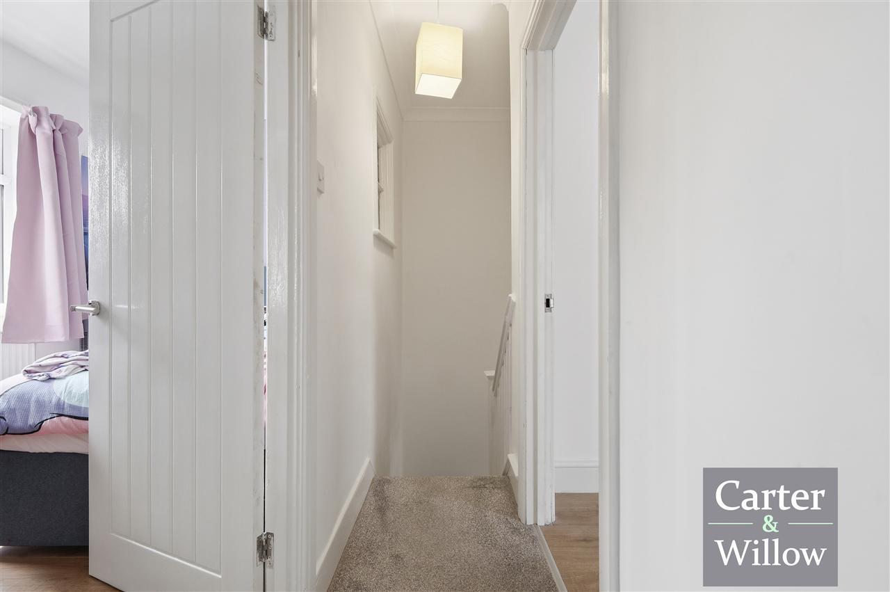 Sandown Avenue, Dagenham, Essex Image 14