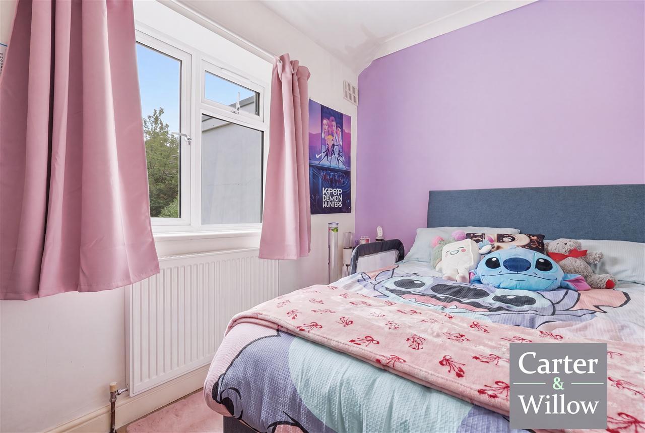 Sandown Avenue, Dagenham, Essex Image 17