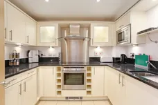 Vauxhall Bridge Road London SW1V photo 5
