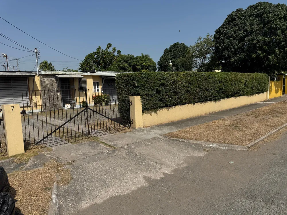 CARANATION WAY,   MONA KI Kingston  St. Andrew