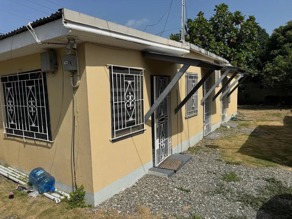 CARANATION WAY,   MONA KI Kingston  St. Andrew