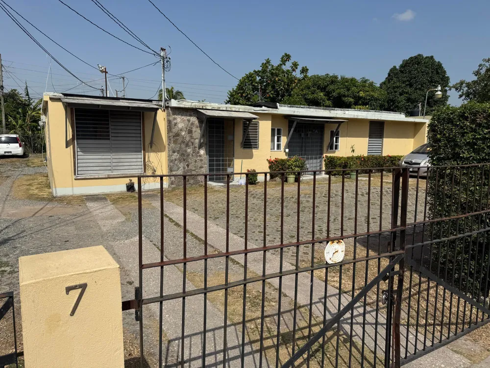 CARANATION WAY,   MONA KI Kingston  St. Andrew