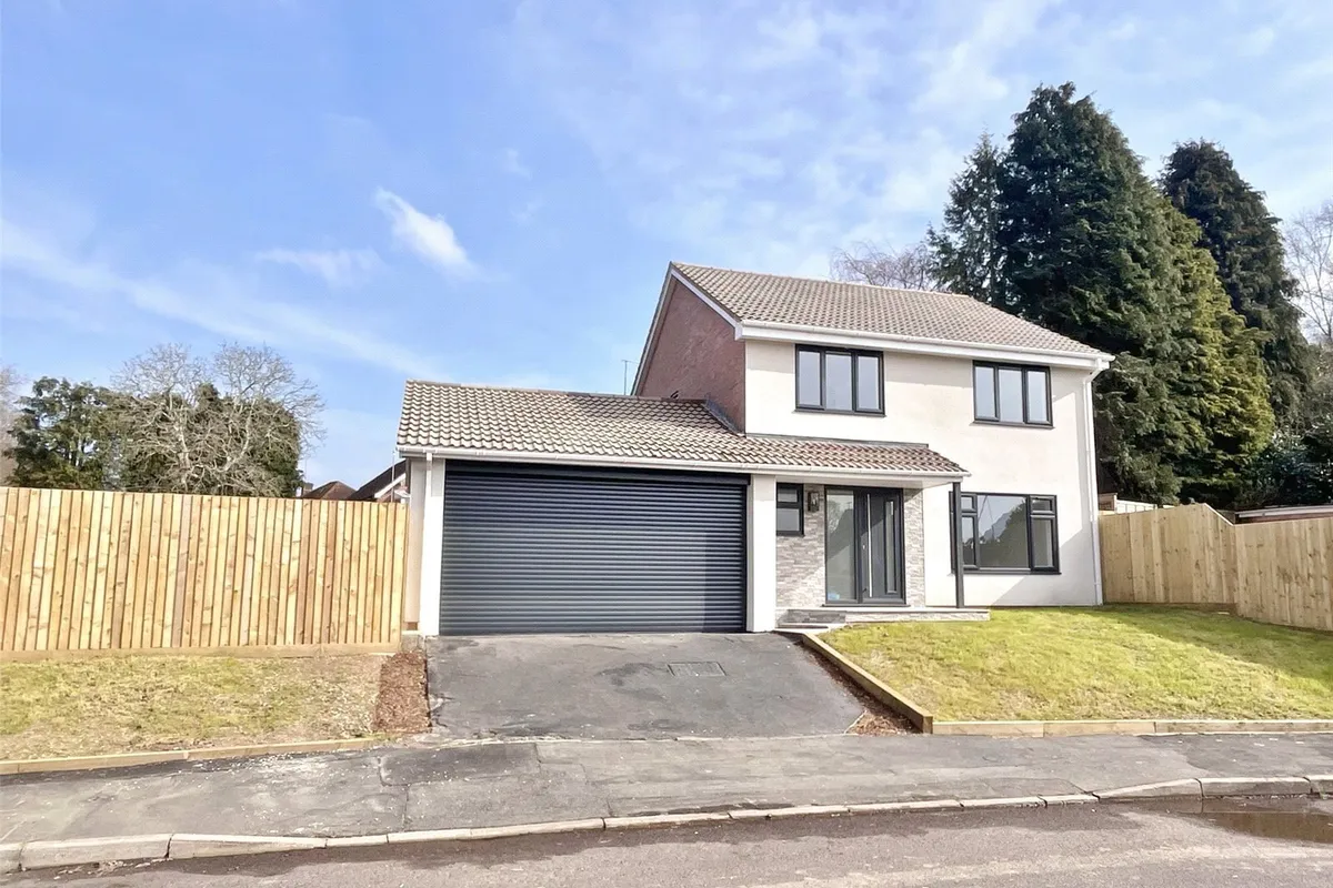 Oaklands Close