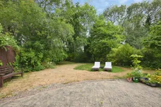 Curteys, Harlow