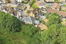 Curteys, Harlow