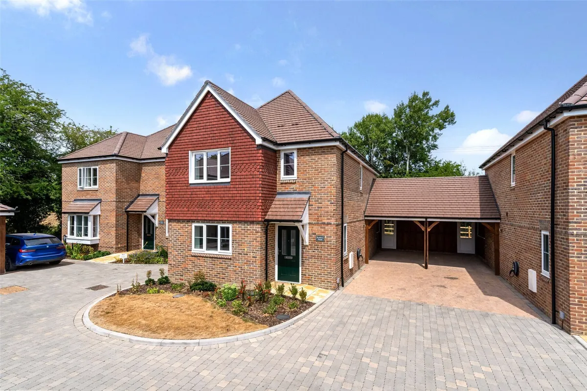Roxbury House, Bramley, RG26