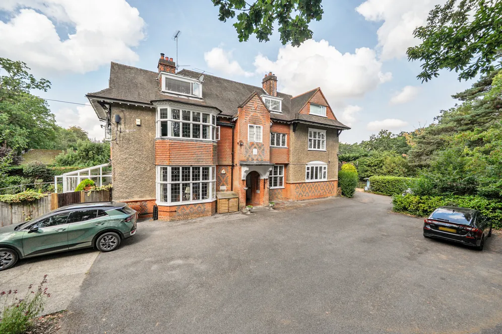 Longdown Road, Lower Bourne Farnham, GU10 photo 2