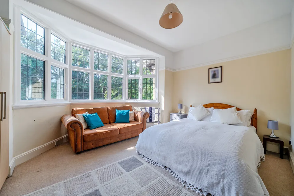 Longdown Road, Lower Bourne Farnham, GU10 photo 6