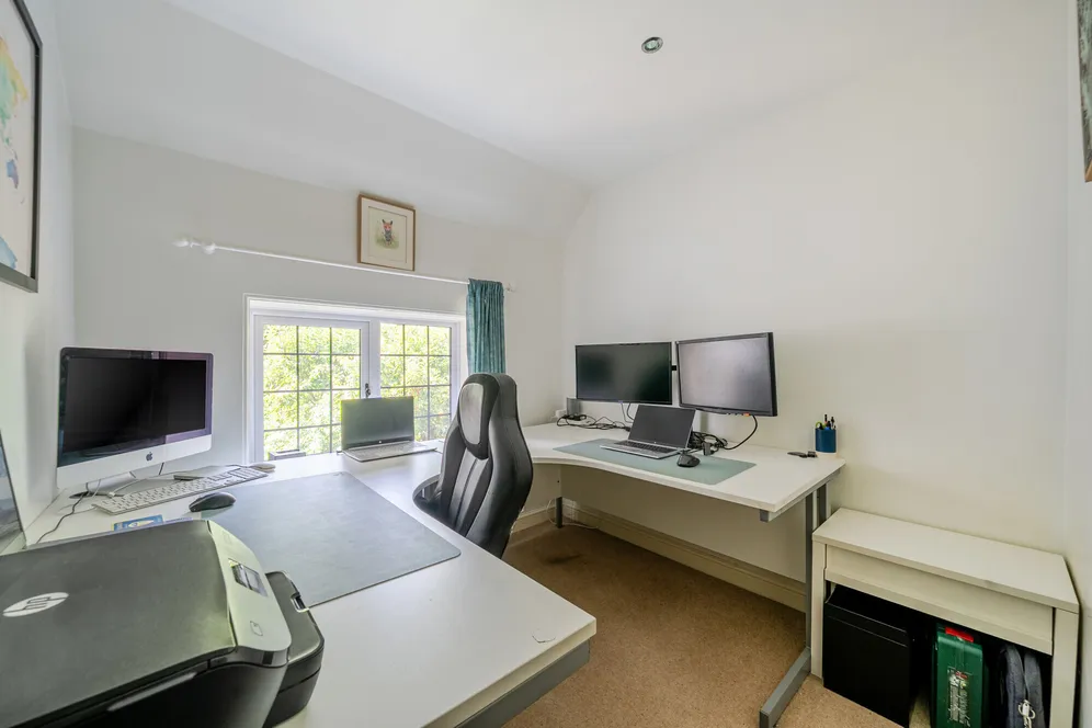 Longdown Road, Lower Bourne Farnham, GU10 photo 7