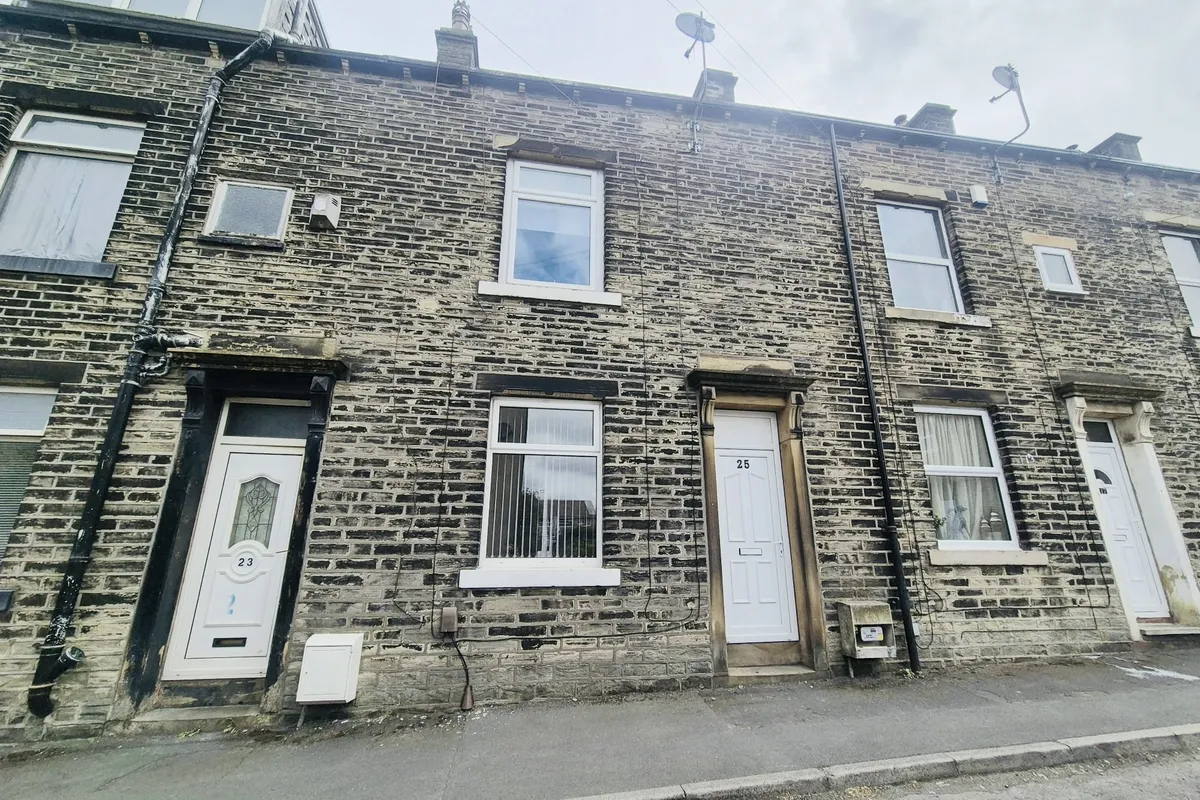 Friendly Fold Road, HALIFAX