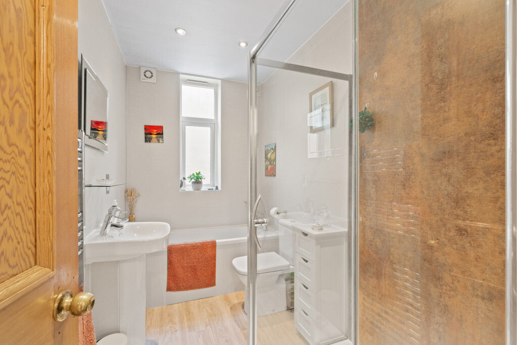 12 Greenbank Grove, Greenbank, Edinburgh, EH10 5SU Image 29