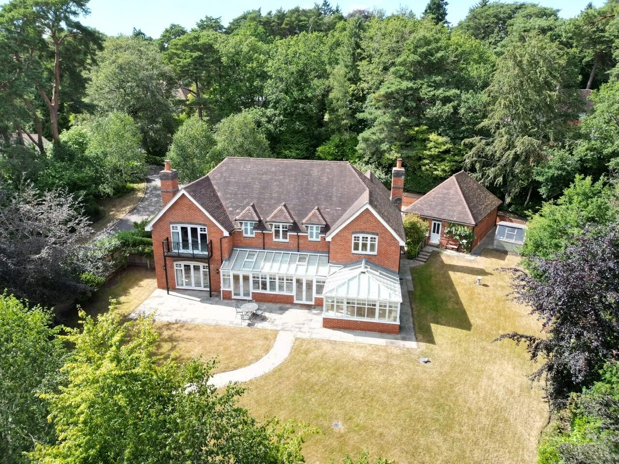 Parklands Close, Lower Bourne, Farnham, GU9 photo 21