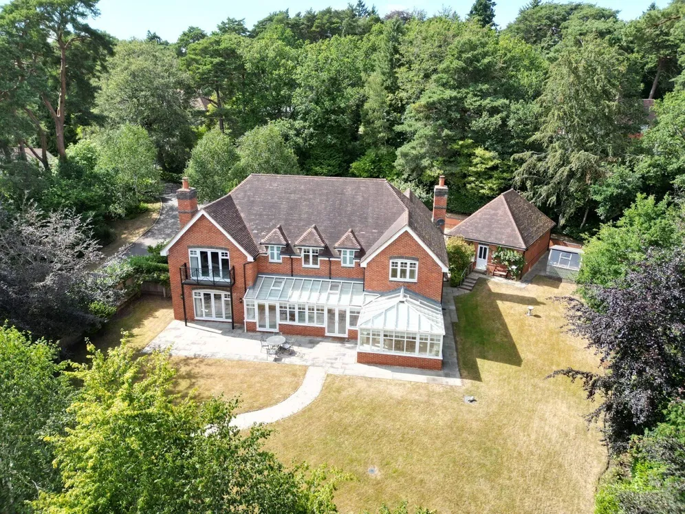 Parklands Close, Lower Bourne, Farnham, GU9 photo 21