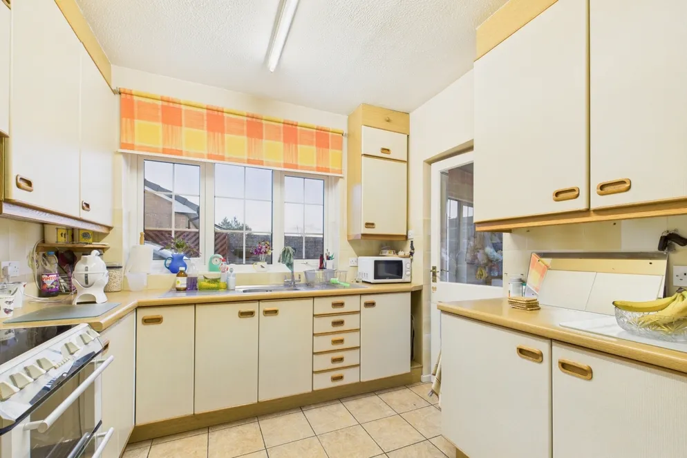 Property carousel item 4