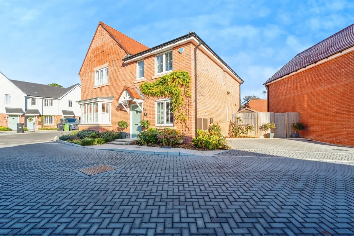 Baggarley Close, Eastergate, Chichester