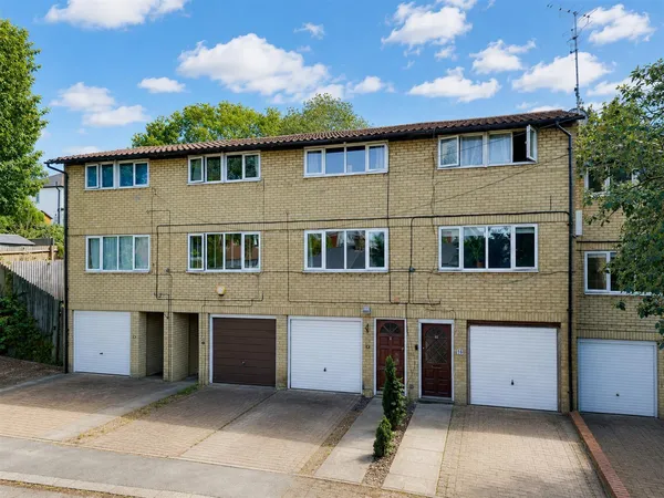 Simmonds Rise, Hemel Hempstead, Hertfordshire, HP3 9EA