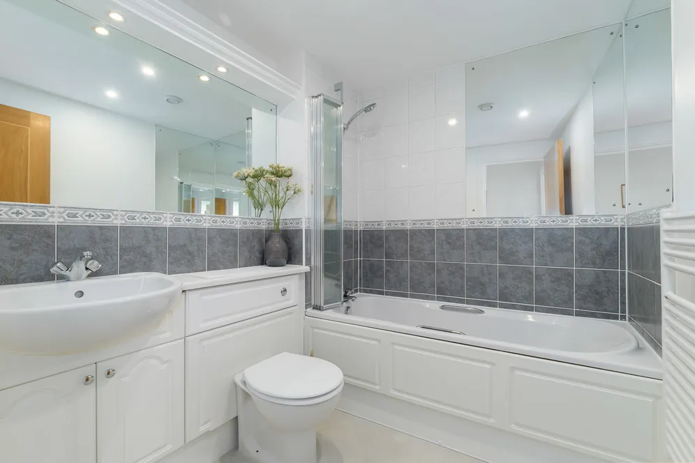 Manchester Road, London, E14 photo 9