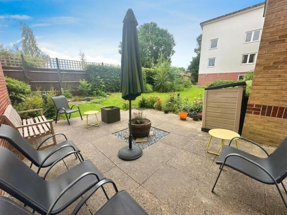 Millfield Court, Ifield Image 7