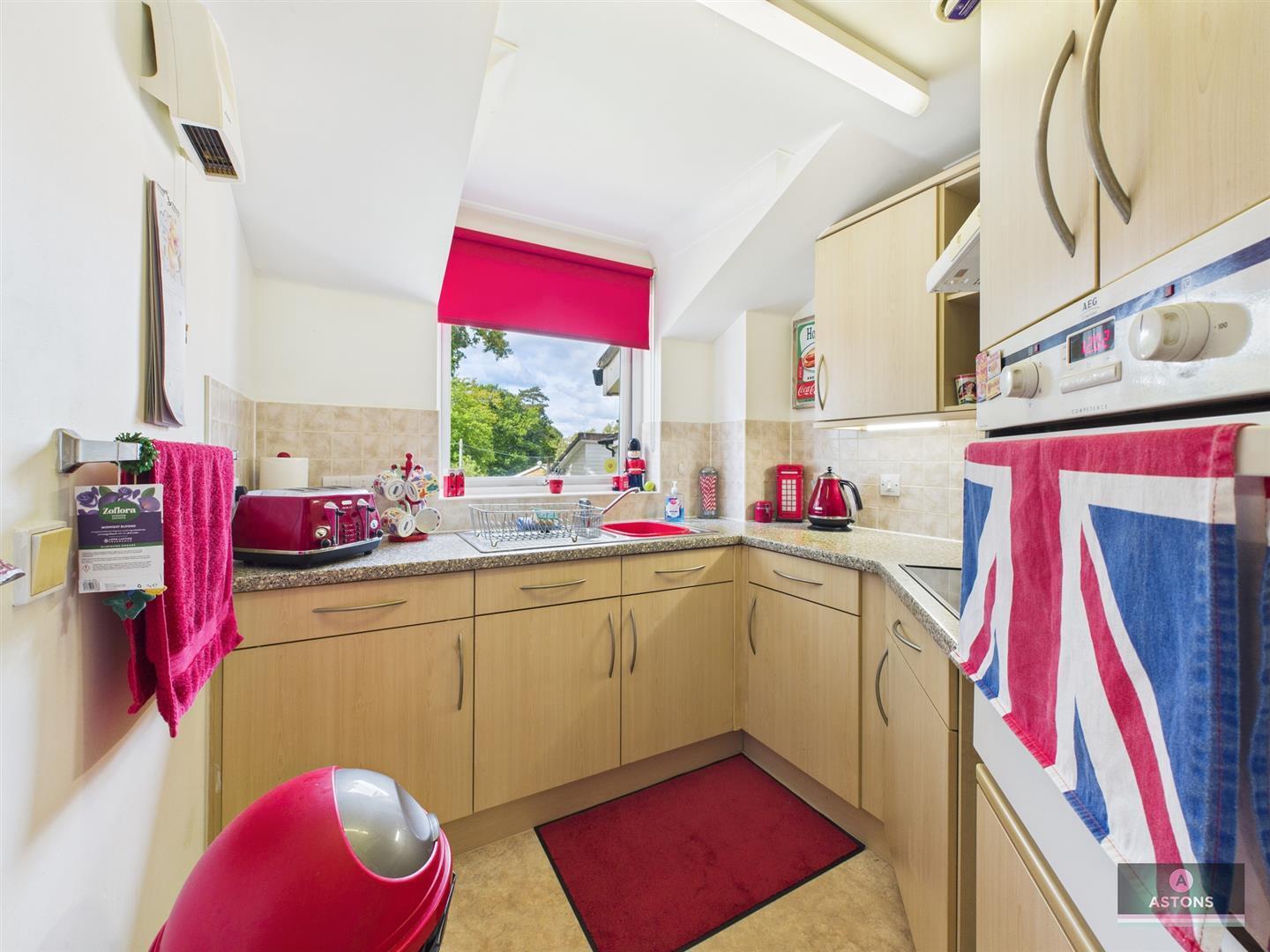 Millfield Court, Ifield Image 8