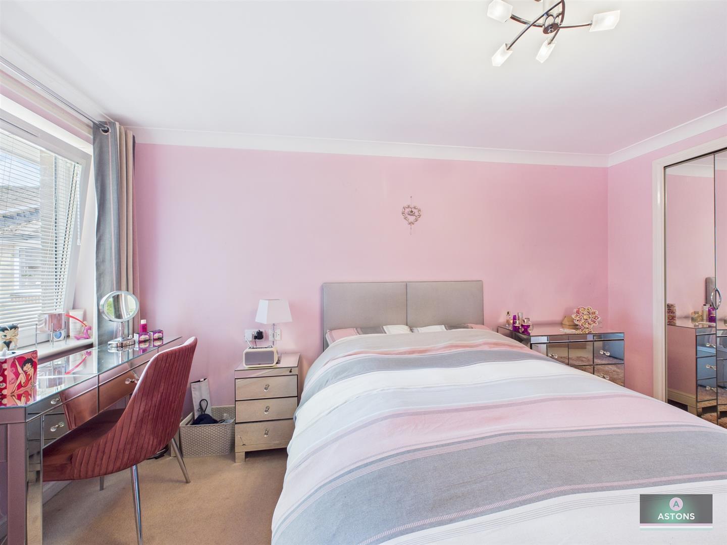 Millfield Court, Ifield Image 11