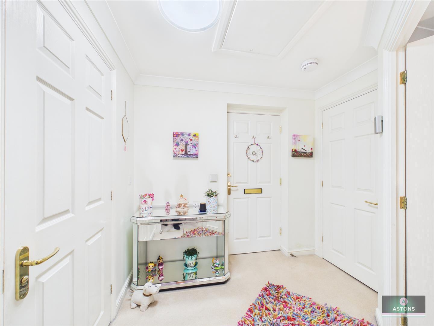 Millfield Court, Ifield Image 20