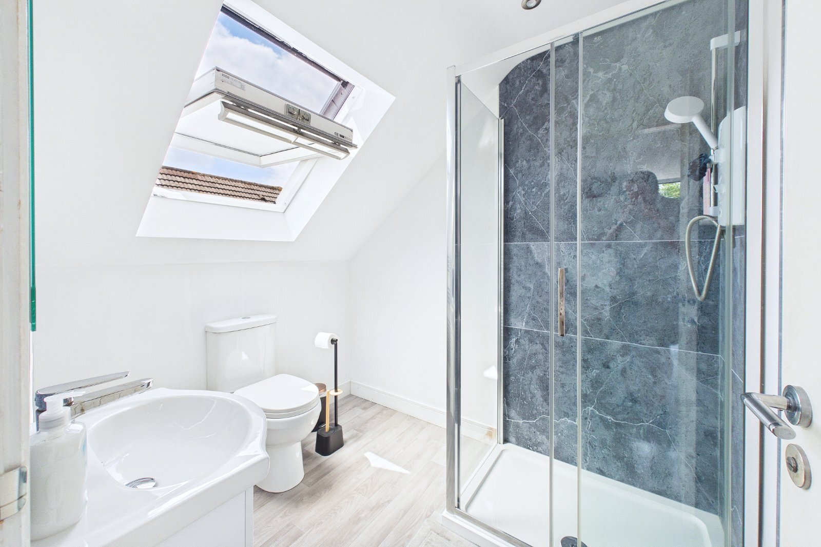 Anvil Crescent, Broadstone, Dorset, BH18 Image 23