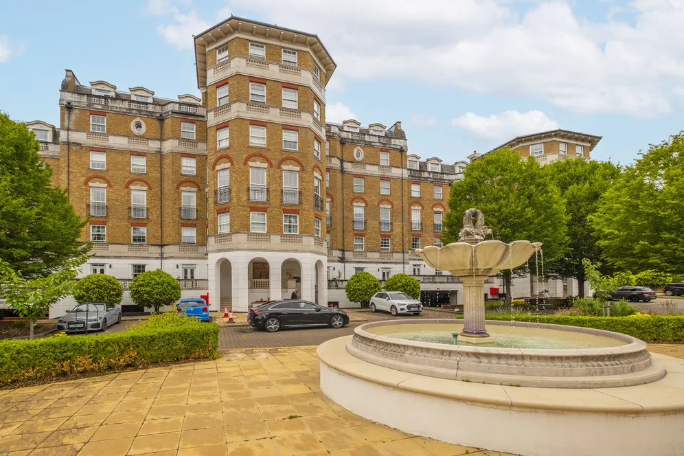 Chapman Square, London, SW19 photo 8