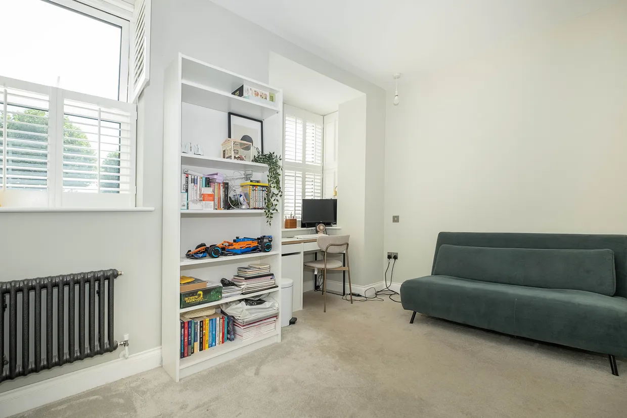 Antoinette Close, Kingston Upon Thames, KT1 photo 8