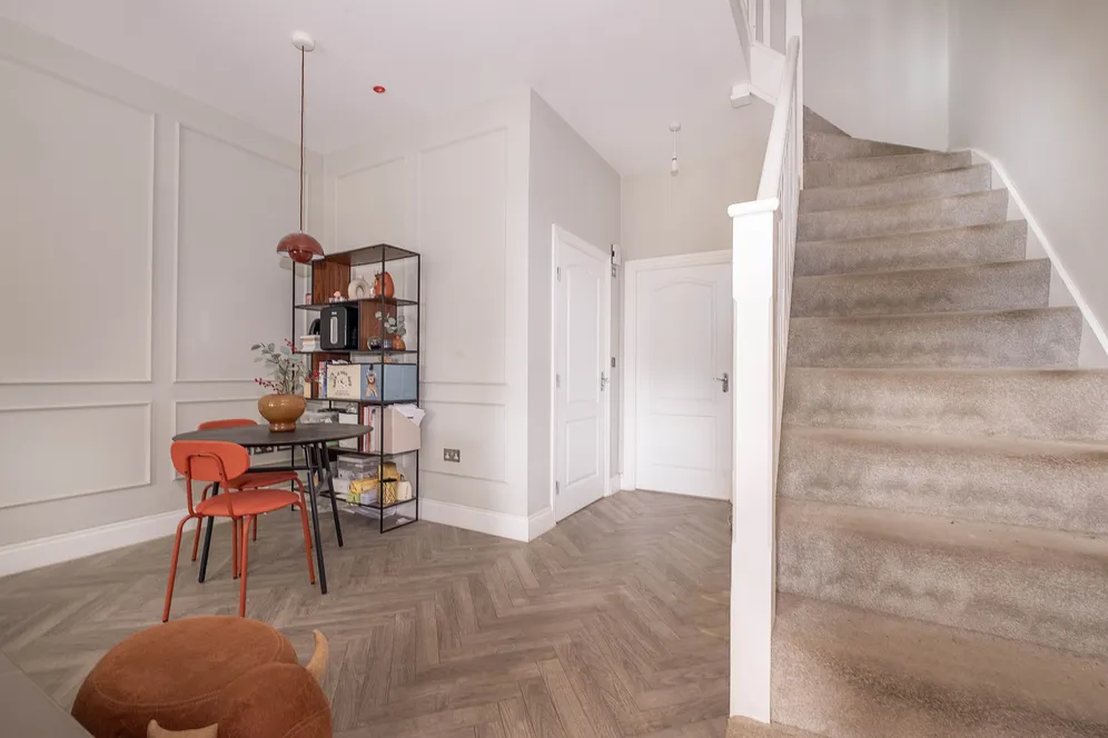Antoinette Close, Kingston Upon Thames, KT1 photo 9