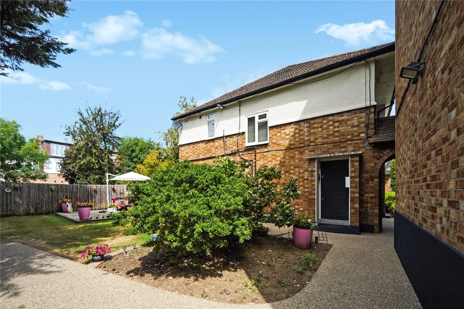 Vines Avenue, Finchley Central, London, N3