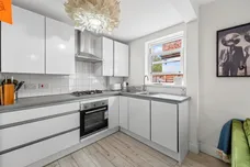 Oaklands Grove, London