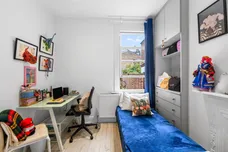 Oaklands Grove, London